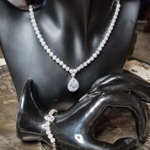 Sparkling Teardrop Cubic Zirconia Necklace & Bracelet Set - Silver Tone